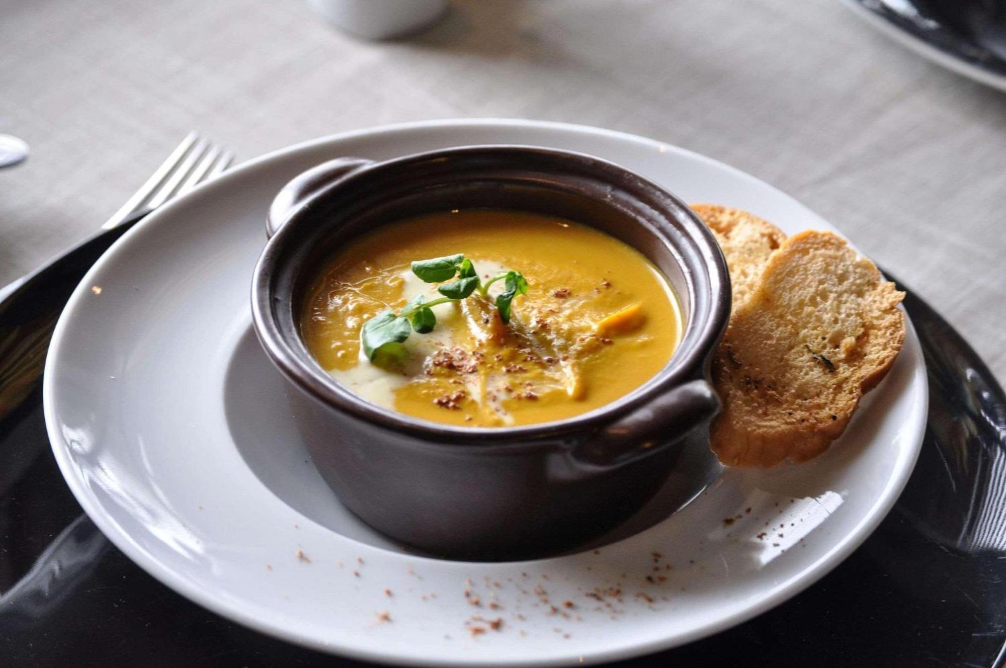 Radisson Blu Acqua Hotel & Spa Concón Exterior foto A bowl of soup with crusty bread