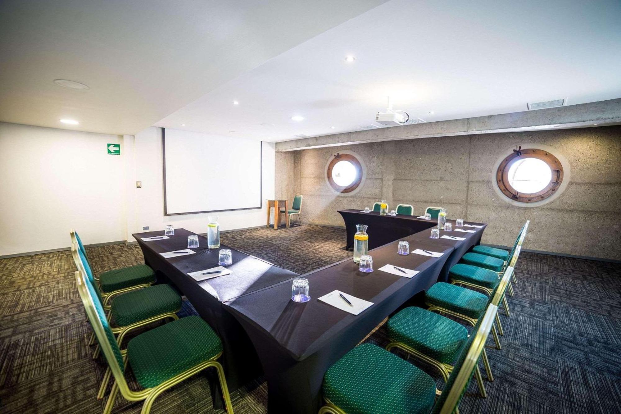 Radisson Blu Acqua Hotel & Spa Concón Exterior foto The meeting room at the National Museum of the Marine Corps