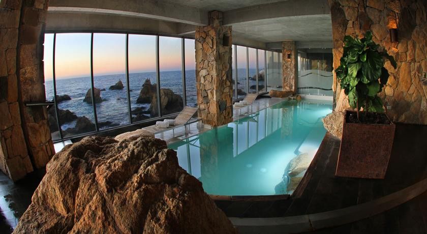 Radisson Blu Acqua Hotel & Spa Concón Exterior foto The indoor pool at the Lands' End Lodge